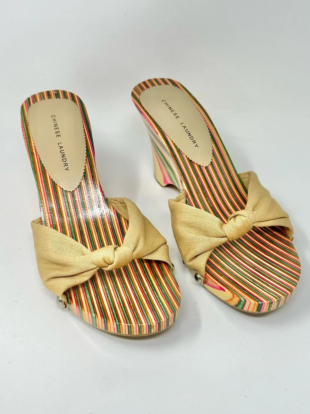 Chinese Laundry Y2K Tan Knot Wedge Sandals Size 7 Striped Studded Psychedelic